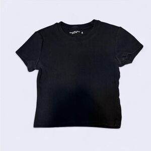 Abercrombie & Fitch Black Cropped Tee – XS